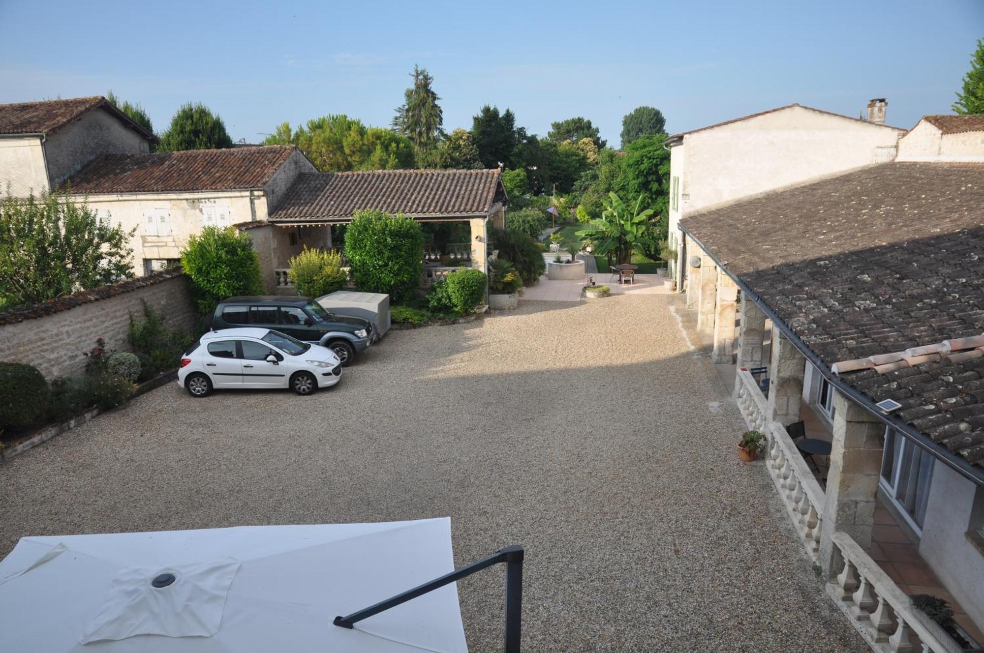 Le Hangar Séjour chez l'habitant Saint-Jean-dʼAngély